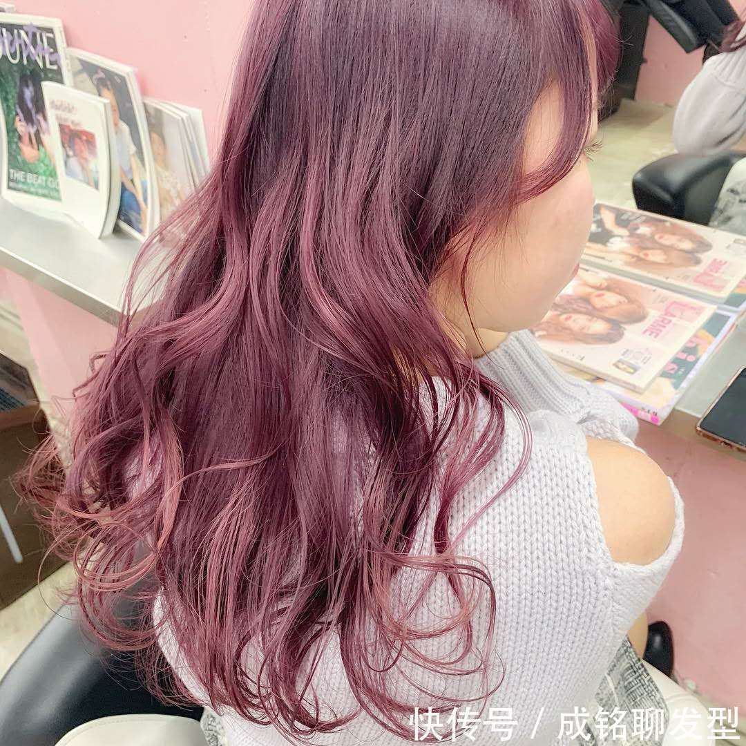 发色|50岁女人尽量少染这三种颜色,让皮肤蜡黄又显黑,不仅土气还显老