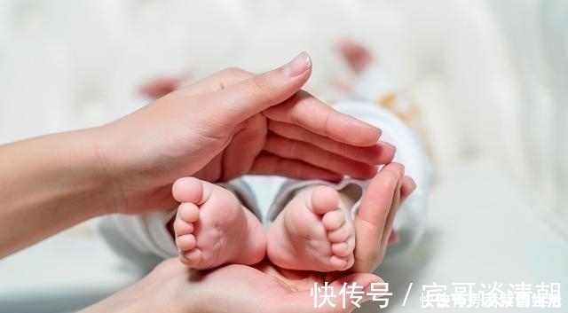 笑笑|一岁宝宝有这3种行为,是“变聪明”的表现,宝妈别强迫改正