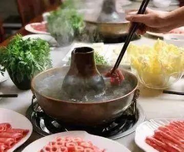 嘴里|尿酸高的人,身体出现3种异常,警惕肾衰竭,3种饮品少往嘴里倒