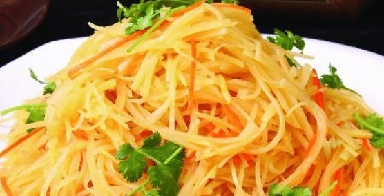 爽脆|做凉拌土豆丝,别着急焯水!多加这一步,土豆丝爽脆好吃不变黑