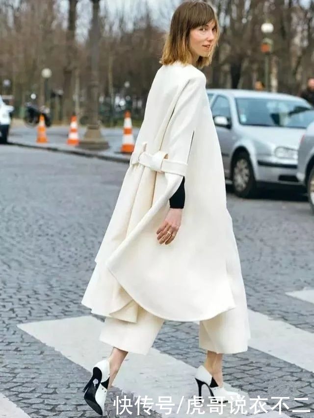 冬末别总穿基础款大衣，斗篷式大衣才是时尚C位，遮肉显瘦大气场