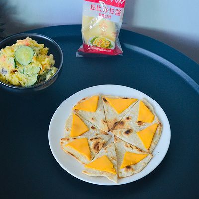 土豆沙拉佐芝士全麦脆饼