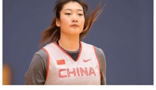 世青賽|“女版詹姆斯”李夢(mèng)：女籃的硬核甜心，拒絕西班牙富商只嫁中國(guó)人