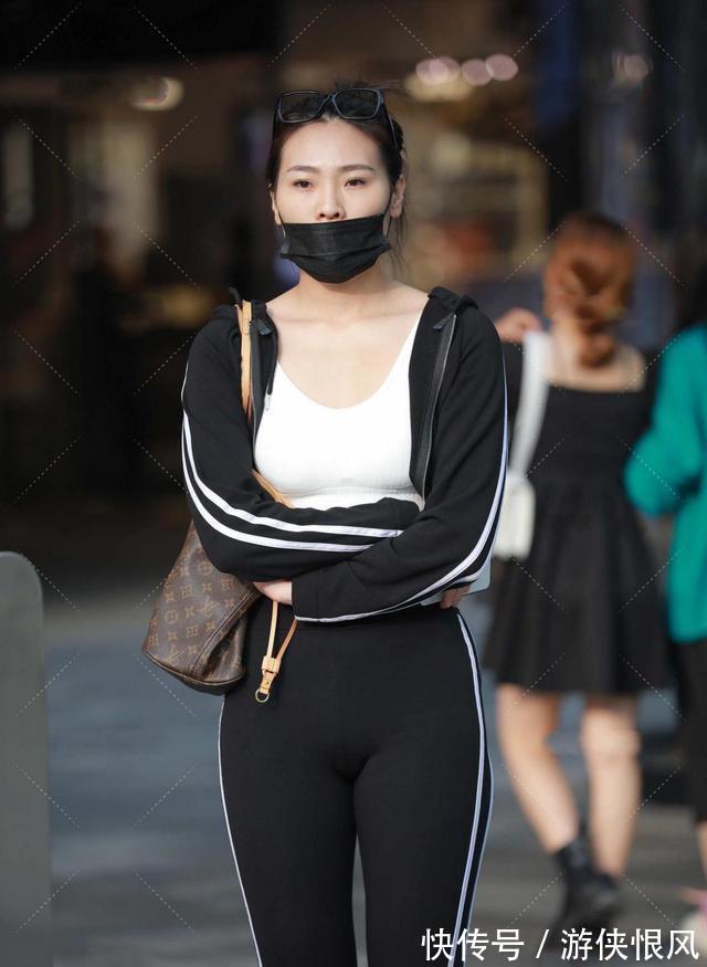 搭配 凹凸紧致的瑜伽裤美女,擅长打造优雅靓丽风,增高显瘦