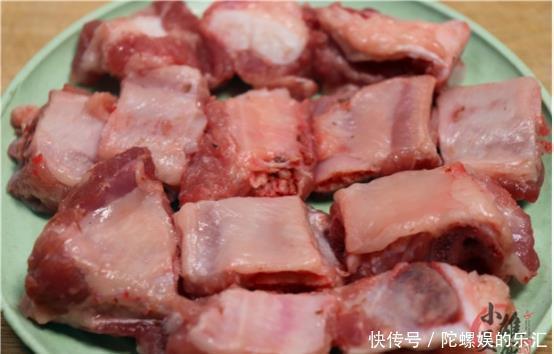 大红伞|买排骨时，选“肉多”还是“肉少”的好？老板娘无意透露了底