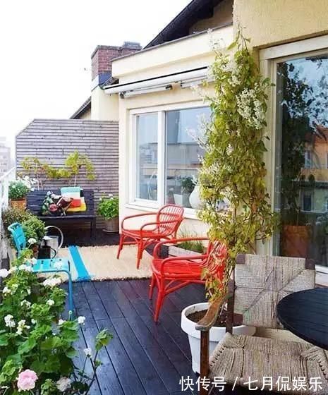 地板|阳台铺瓷砖早已不吃香了,这4种地面装修不要太惊艳!