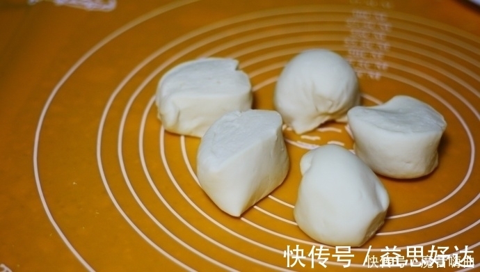 这款面食很简单,用开水烫一烫,烙一烙,又香又脆,隔天做一回