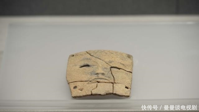  万年前|一万年前的美女长什么样？竟被一块石头如实刻画，令人不忍直视