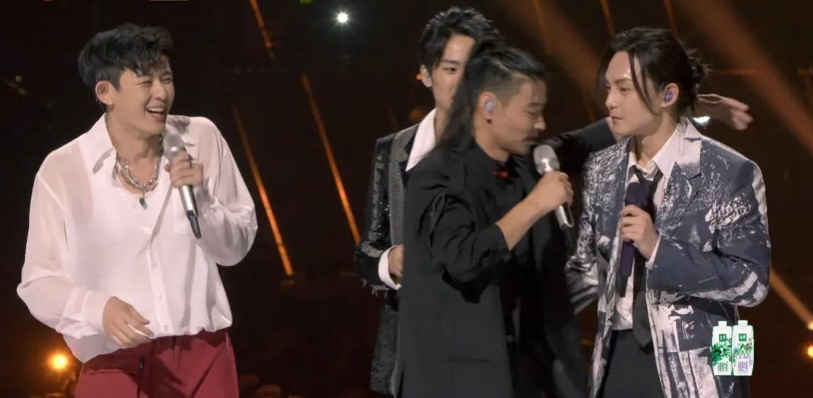 |情商高下立判!GAI找陈小春告状,张晋诙谐化解尴尬