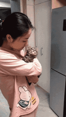 |搞笑GIF:怎么回事啊!瞌睡成这样啊!