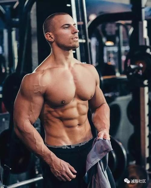 大鱼大肉|国外博主挑战“14天只吃鸡胸肉”，半个月后看到身材变化我傻眼了……