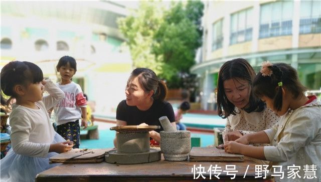 爸爸妈妈|孩子发脾气时,父母这样安慰,更容易培养出“高情商”孩子