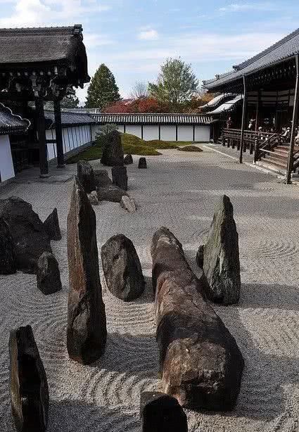 石灯笼|日本禅意庭院中，写意的小精灵与守护神