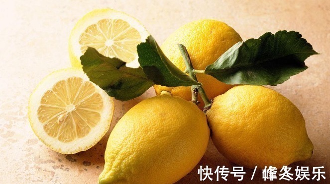 体湿|4种水果最适合“晚上吃”,祛体湿、助睡眠,爱吃就赚了