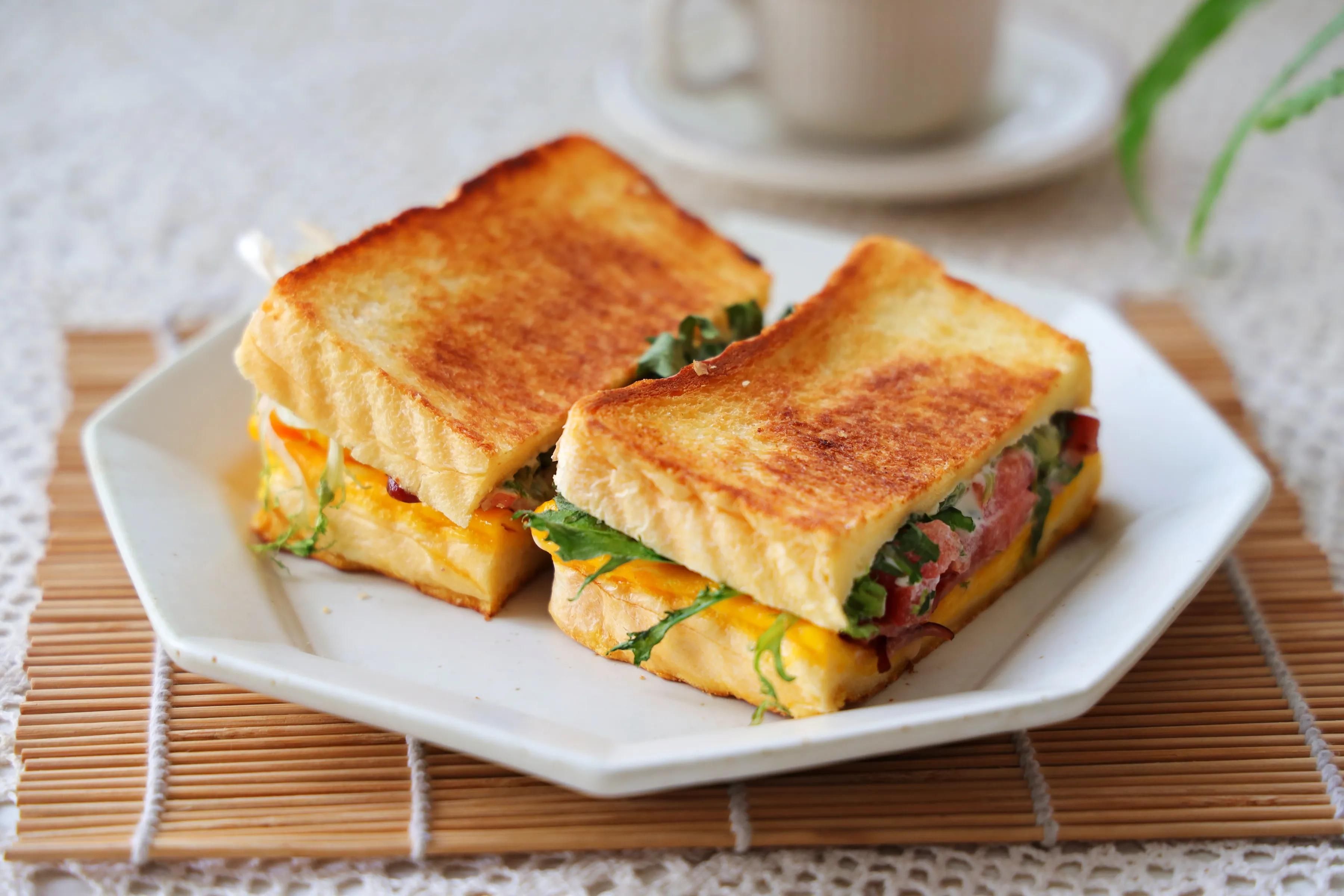 早餐不知道吃什么？那就来一片三明治吧！营养健康，关键很快手