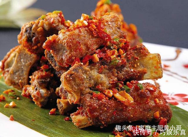 年夜饭“排骨”又出新吃法，外酥里嫩，咬一口满嘴香，待客特有面