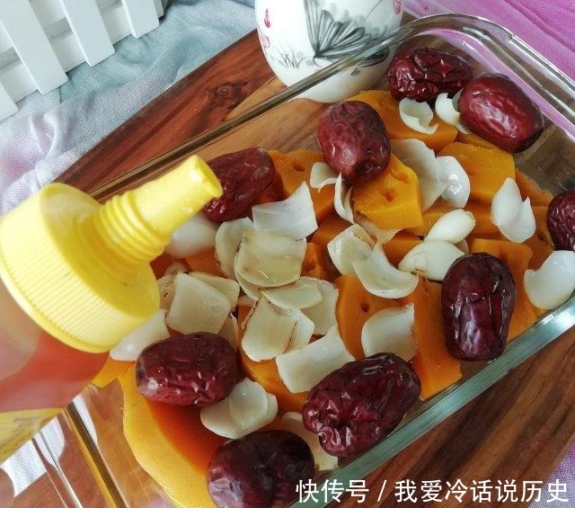 南瓜蒸百合,润肺美颜,甜甜的很好吃