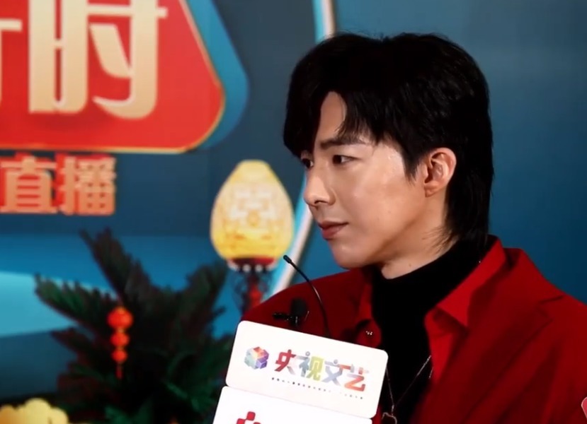 央视元宵晚会:康辉李梓萌主持,孙涛演小品,孙楠合作容祖儿