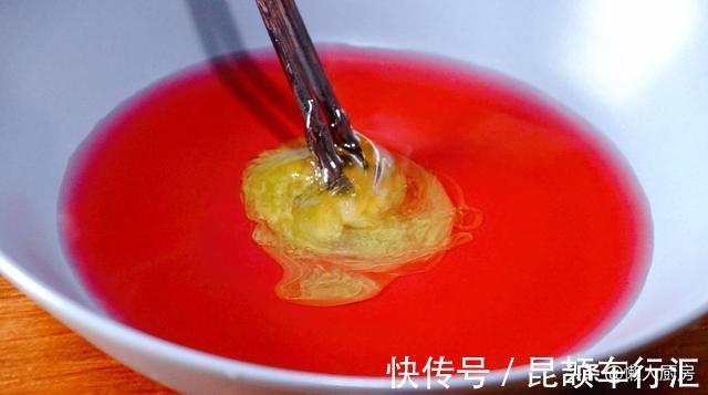 脆皮|很多人不爱吃猪大肠,那是没做好,放入脆皮水中,外皮酥酥脆脆