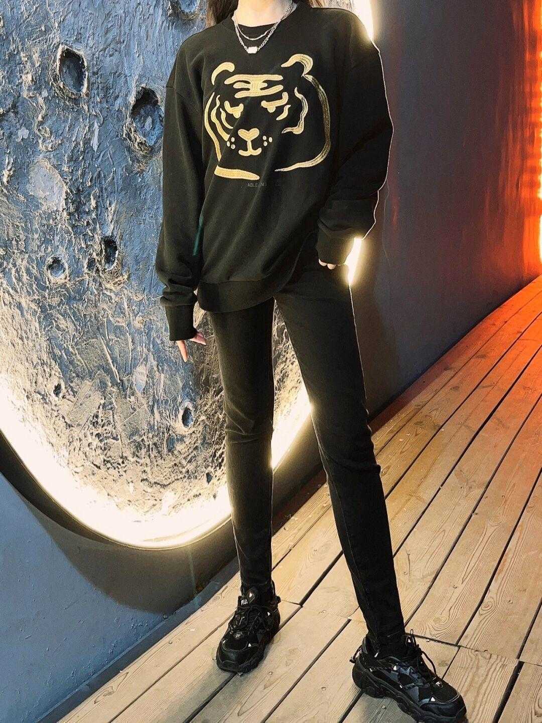 鎏金 今年流行“烫金元素”,个性时髦又有气场,普通人也能穿出高级感