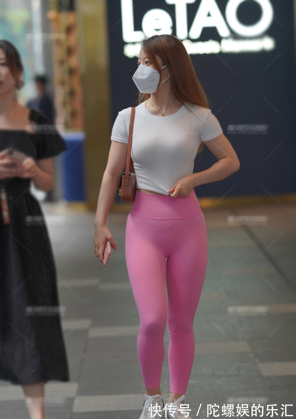 时尚感|夏日健美裤穿搭,配短款针织衫,运行休闲两不误,轻松提升时尚感