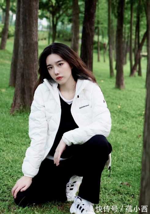 内搭 “羽绒服”怎么穿才不丑?内行人都知道,选对内搭和下装才是关键