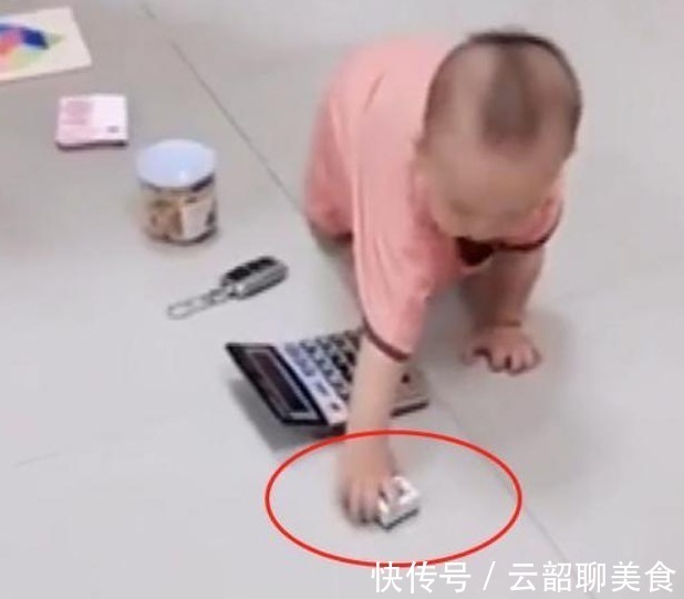 宝宝|宝宝抓周,径直抓住奶奶随手放下的“小东西”,全家笑容渐渐凝固