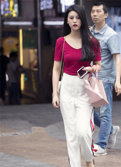 潮流|路人街拍迷人性感的小姐姐,十足的小女人味和潮流个性