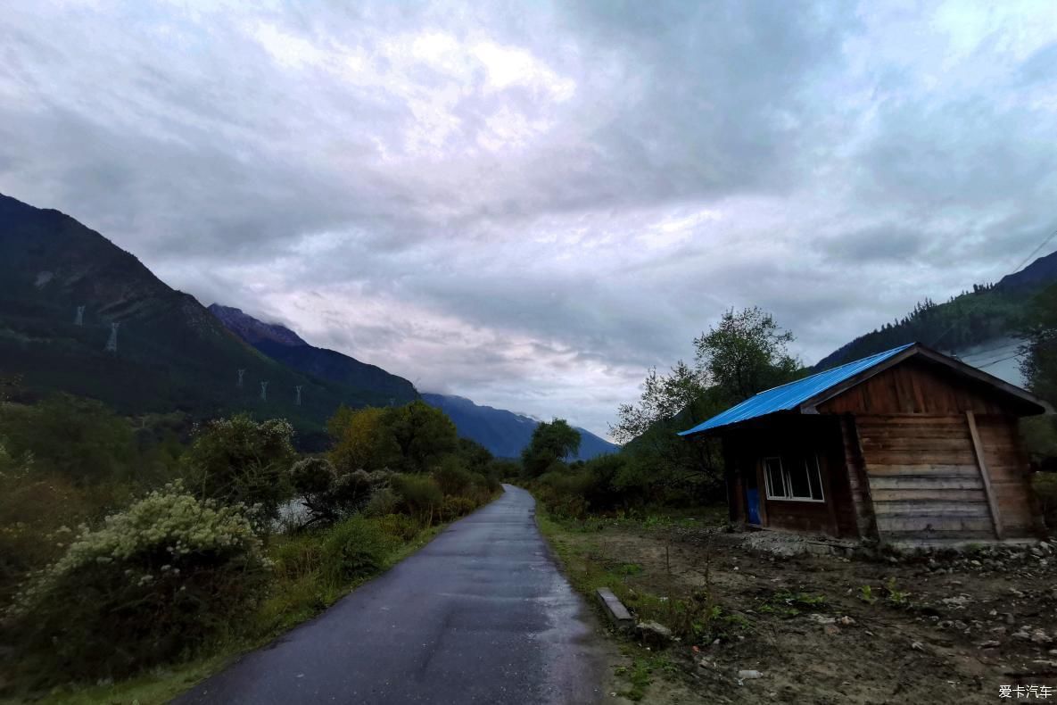 独自自驾游 欣赏最美的岗云杉林 体验环藏之旅的慢生活