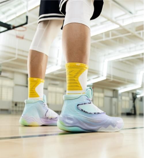 KT6 全新安踏KT6“行云流水”配色正式发售!安踏的配色设计能力让人感到惊讶