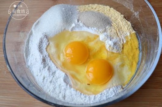 玉米发糕|一碗玉米面，2个鸡蛋，教你粗粮细做，暄软香甜，比馒头简单好吃