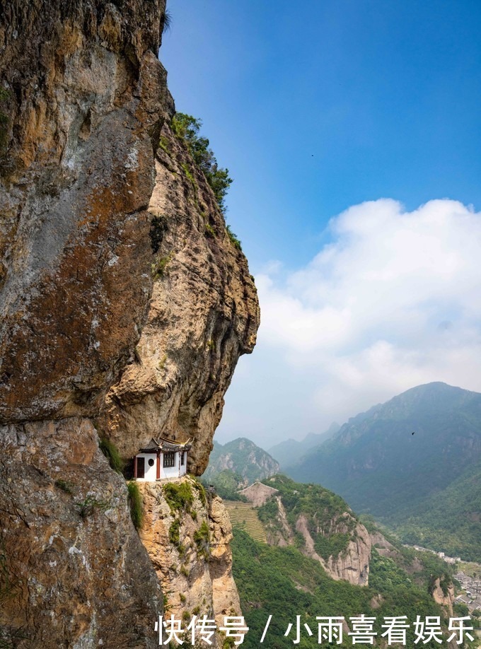 索道|雁荡山的方洞景区最独特最惊险，栈道和吊桥都悬挂在峭壁上