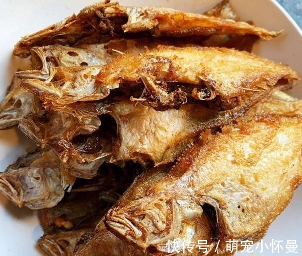 家里神兽送走后，黄磊喝着小酒悠闲自在做美食，网友：闻到香味了