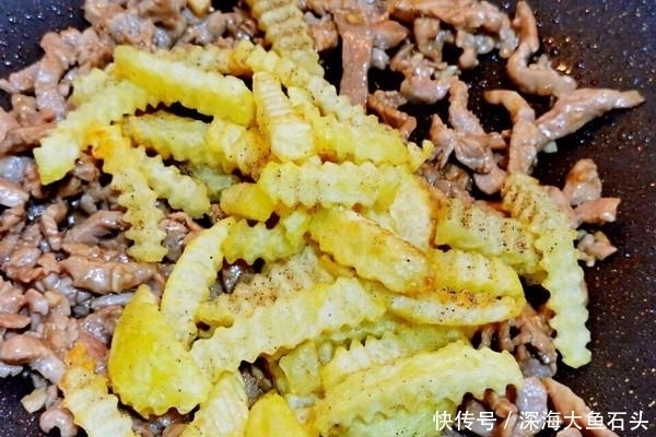 肉丝|土豆炒肉丝？薯条炒肉丝？一样的食材，动了手脚后，老少皆宜