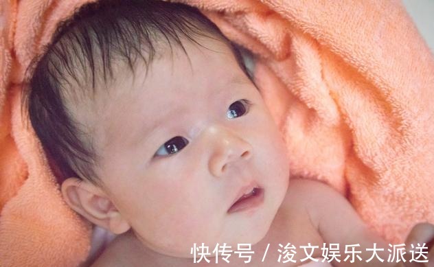 补充水分|宝宝睡觉满头大汗,是热的还是缺钙父母不要忽视出汗几大原因