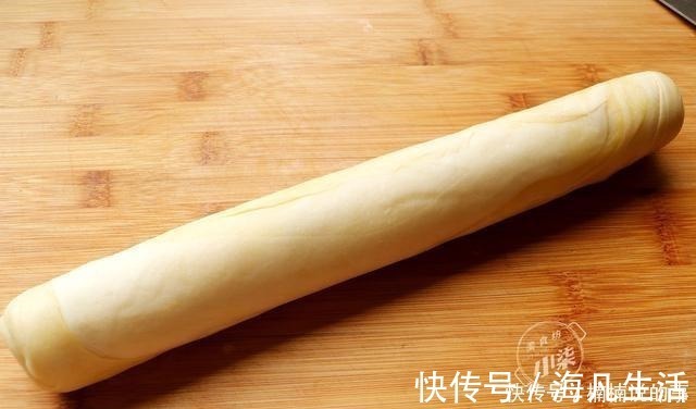 一口酥,做法简单无难度,外酥里软一口一个,越吃越香,太解馋了