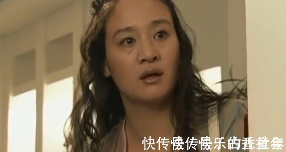 阳台上|10岁女儿坐爸爸腿上玩闹,妈妈反应被指“过激”,究竟谁错了?