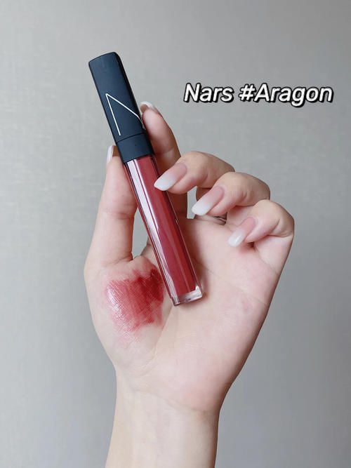 小姐姐|口红选对才有品味,2021最显白的“红茶色”,让你白成一束光