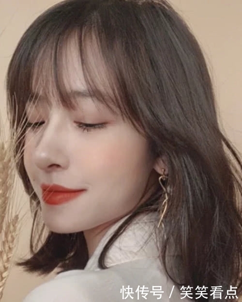 直男|圆脸女生拒绝光明发型,几款减龄显瘦发型了解下,直男都眼前一亮