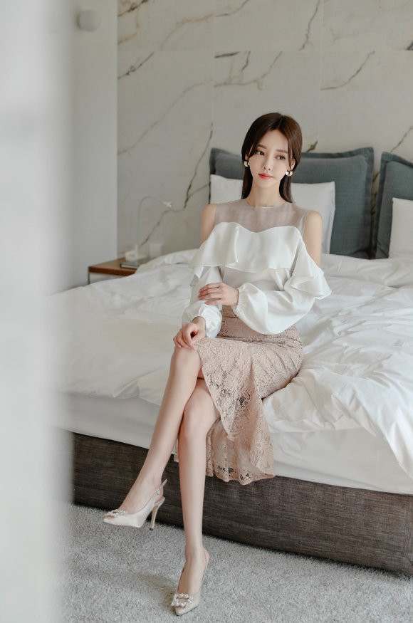 孙允珠|女神孙允珠时尚搭配:性感大长腿搭配高跟鞋,诠释完美女神