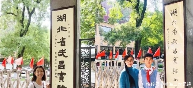 小学生为学校题写校名，看完他们的“字迹水平”，这才是人才辈出