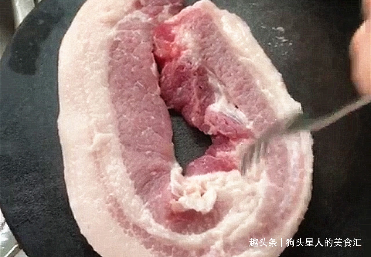 自从知道电饭煲可以做叉烧,我家隔天就做一锅,甘香肥美,太香了