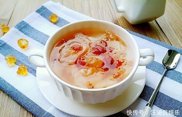 雌性激素|女人要善待自己，三种“零嘴”多吃，补充雌激素，70岁也不显老