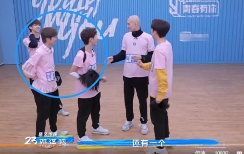 梁森|看惯了梁森光头造型,当他随意套上假发,十七梓渝的反应好真实