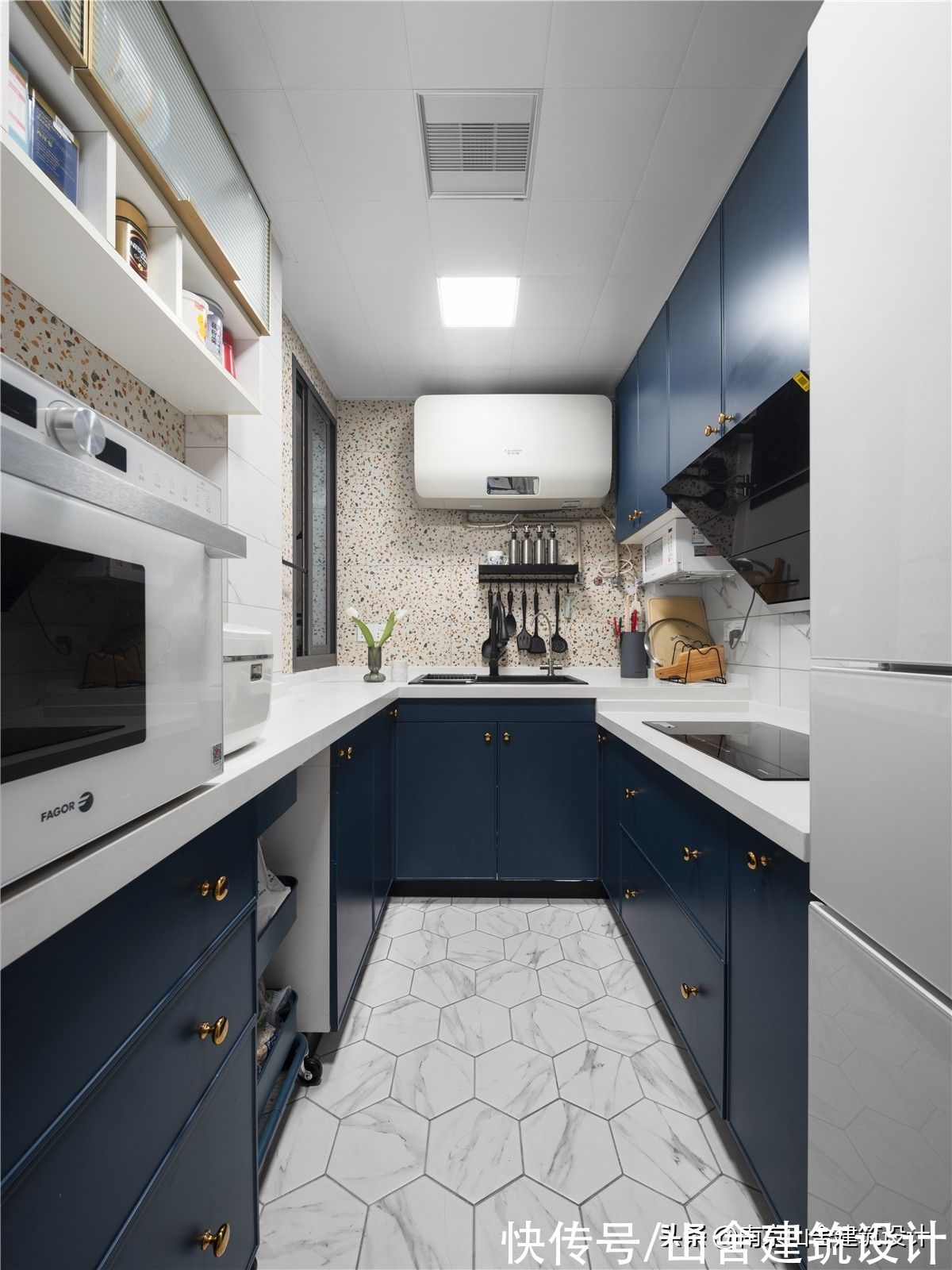 纱帘|现代灰遇上复古绿，混搭出的有色之家