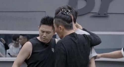 林志炫|《哥哥》二公，林志炫不小心“摔”进前4，他却拿到了“烦人卡”