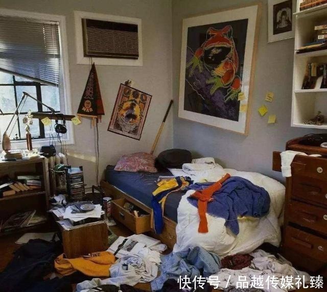 天热:不穿的衣服别塞柜子!婆婆用这一“土法”,腾地更整洁