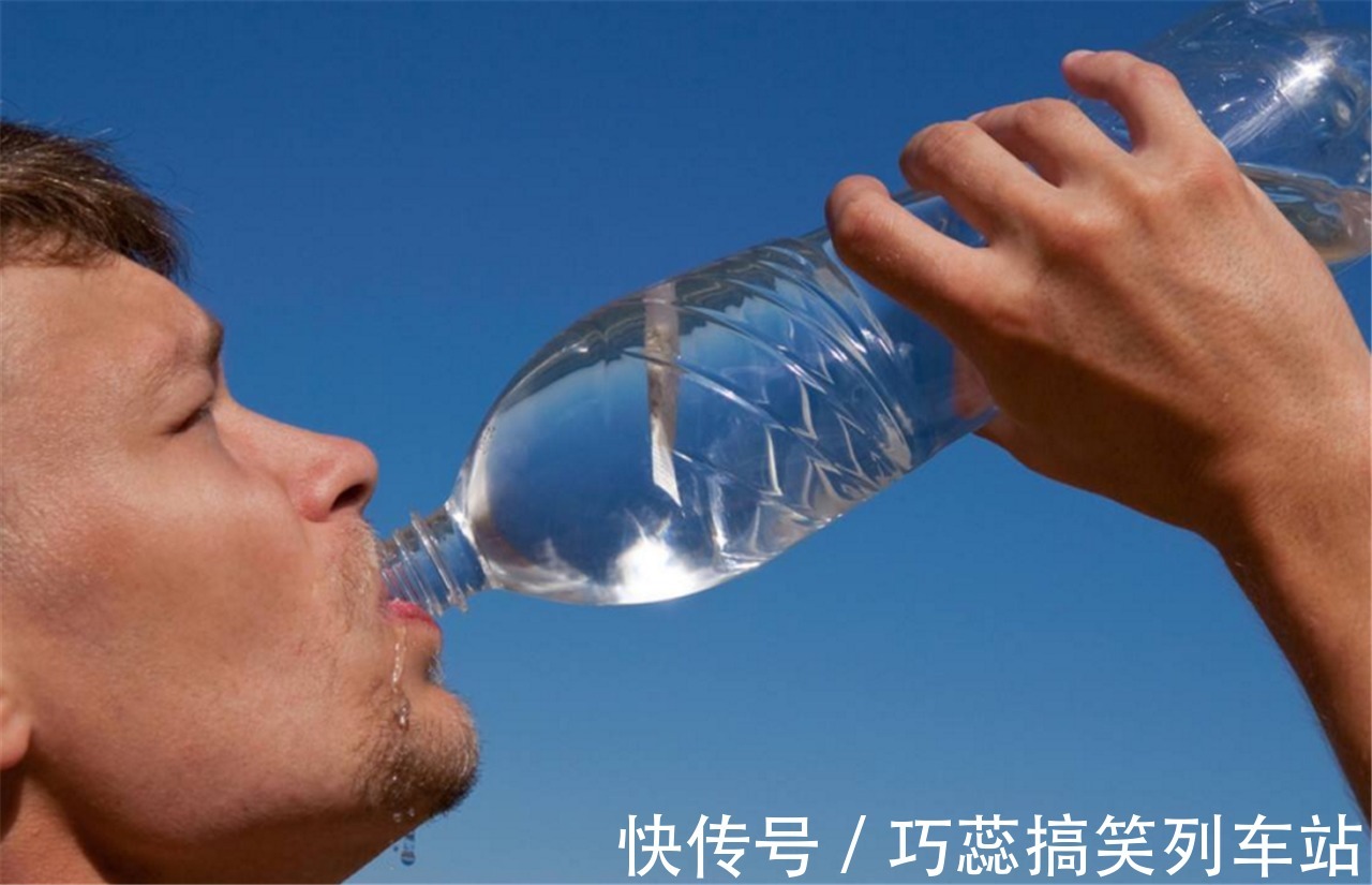 血管|血液粘稠的人，2个“时间点”多喝水，活血散瘀，血管一通到底