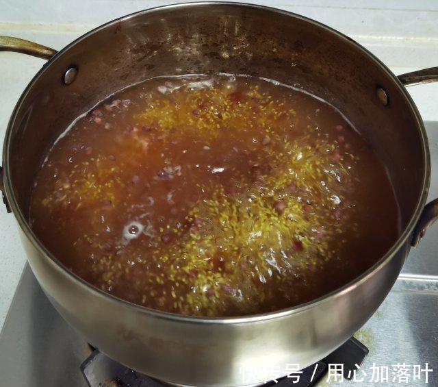 老红糖|桃胶红豆小米粥，早餐来一碗舒服一整天！