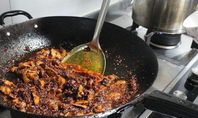 糖友们|糖尿病人可以吃蚝油吗除了白糖,还有3种调味料也不能多吃